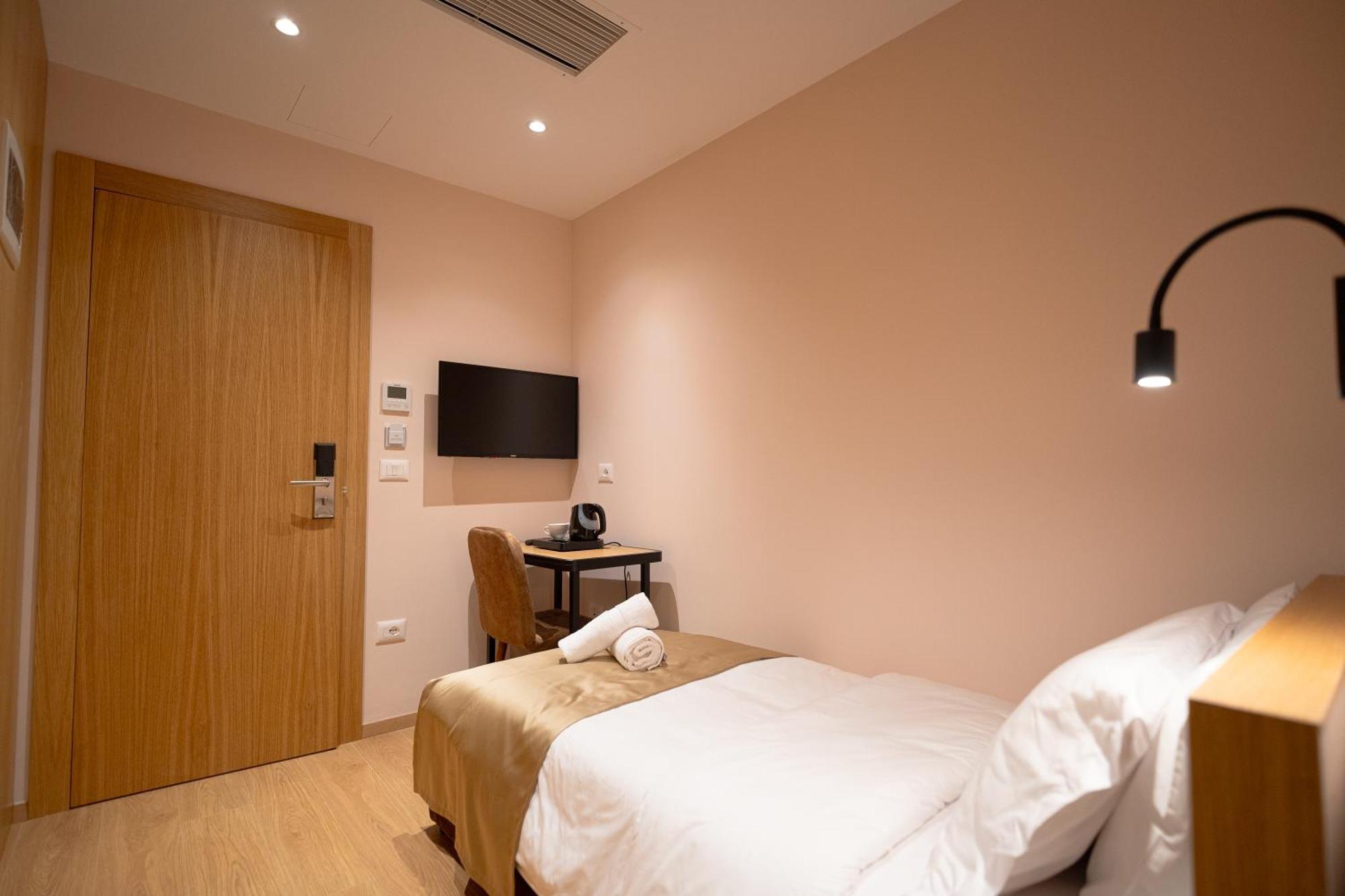 Boutique Jera Inn *
